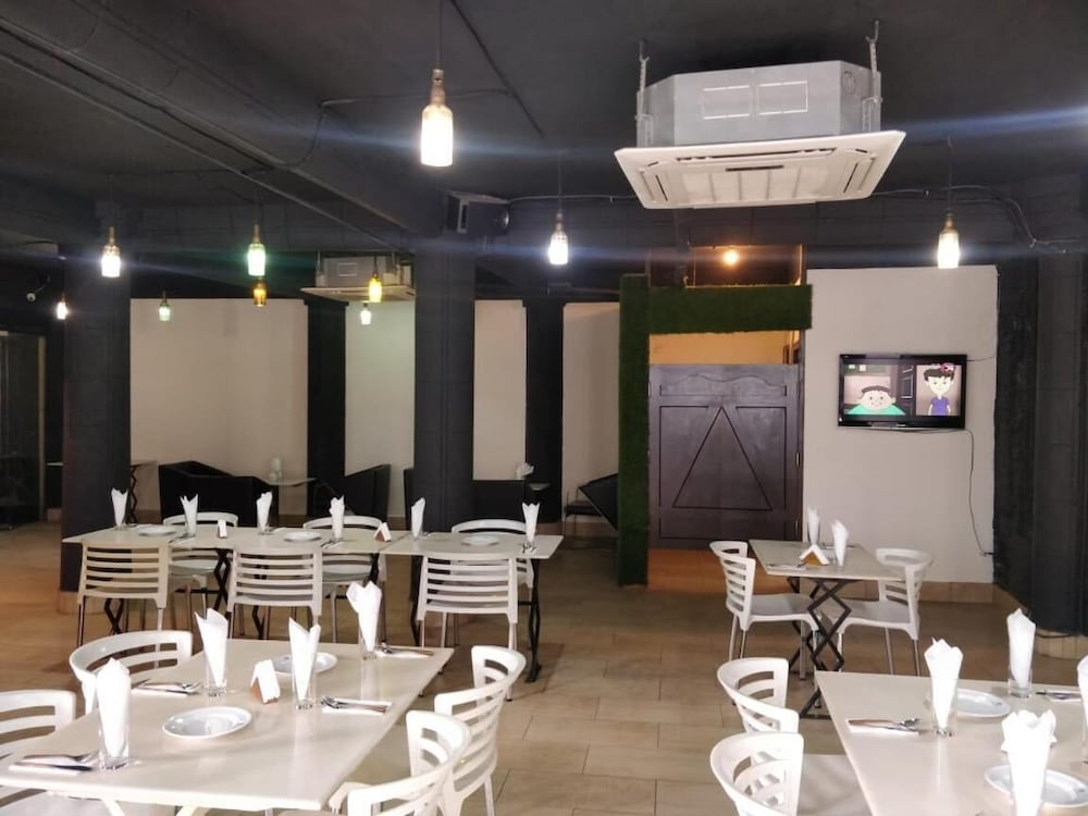 HOTEL ZAKARIA INTERNATIONAL 20/22