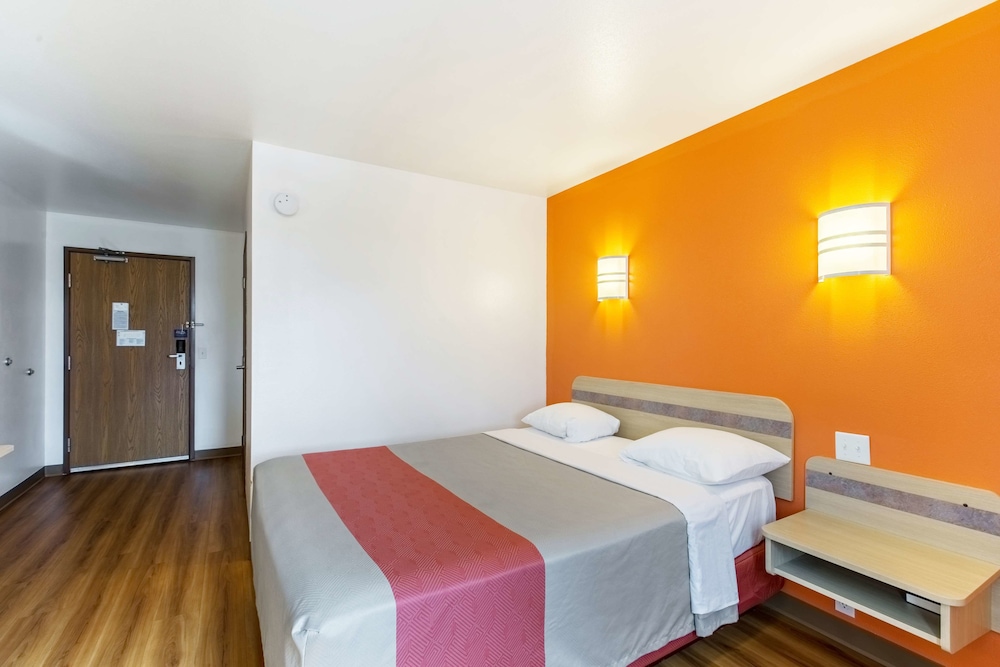 Motel6 Baraboo, WI - Lake Delton 26/49