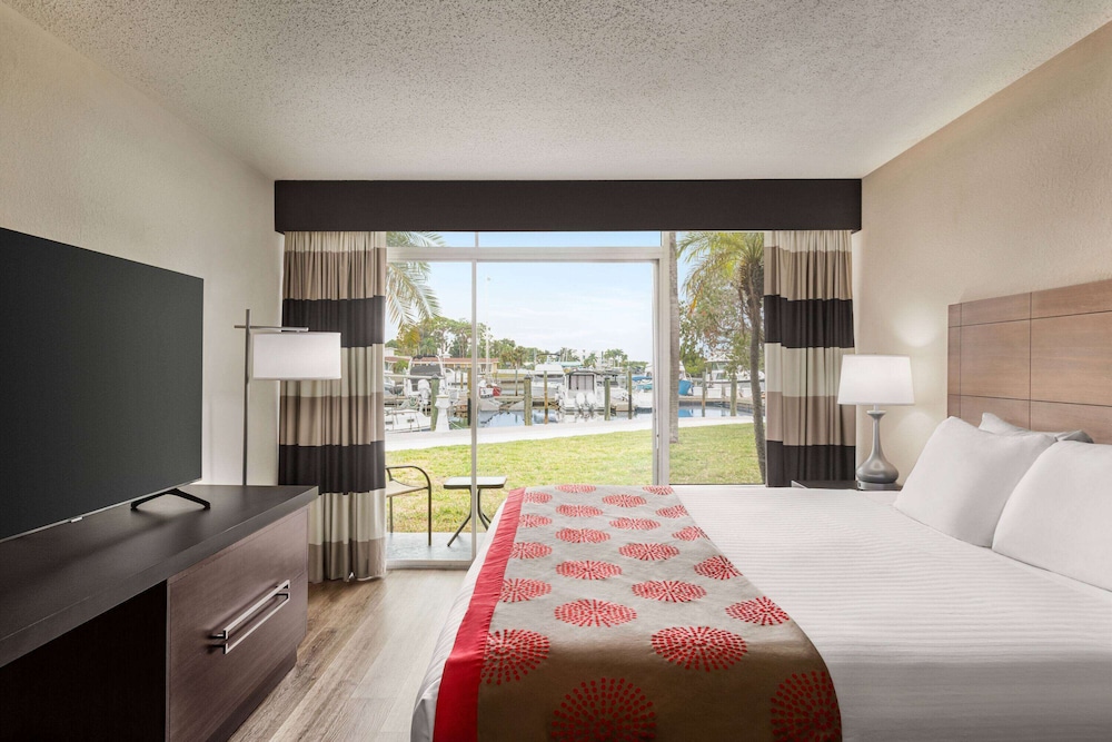 Room, King Bed, Water View, Balcony or Patio