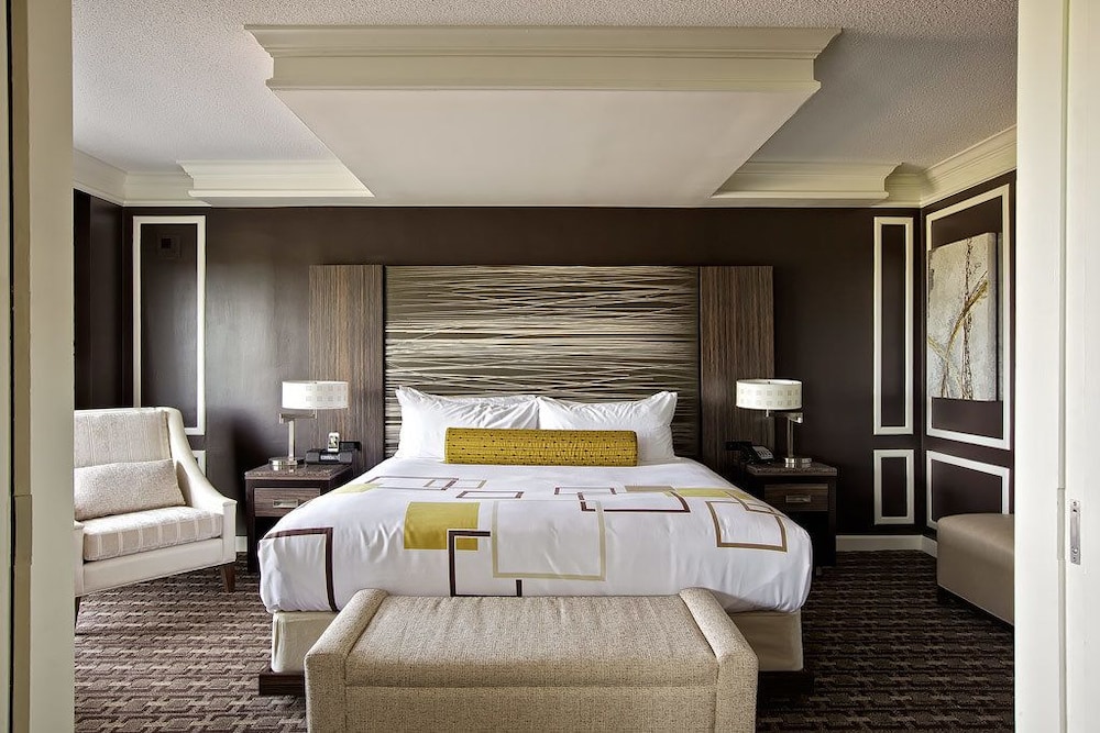1 BEDROOM, SUITE