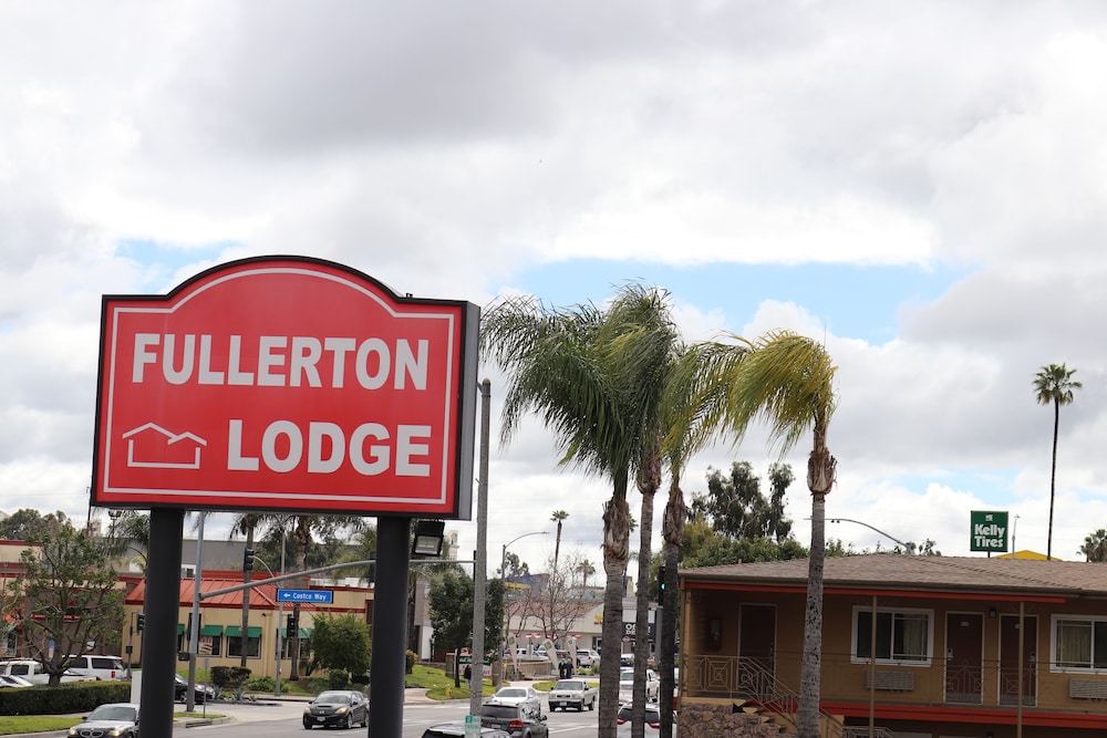 Fullerton Lodge 2/33