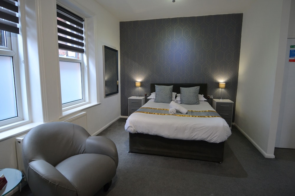 Hotel 33 8/50