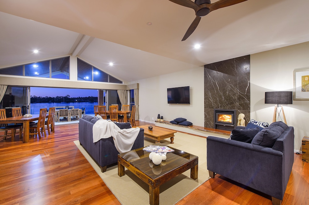Ana Mandara Luxury Bed & Breakfast 6/30