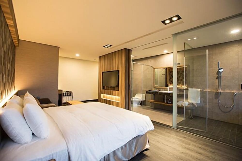 Tan Villa 6/29