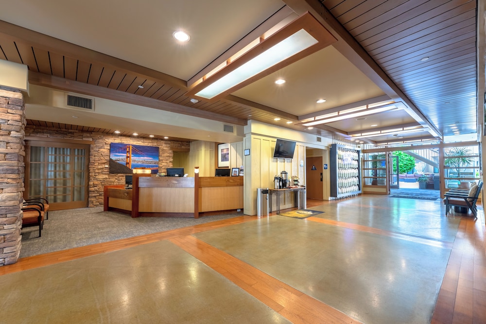 The Lodge At Tiburon 6/66