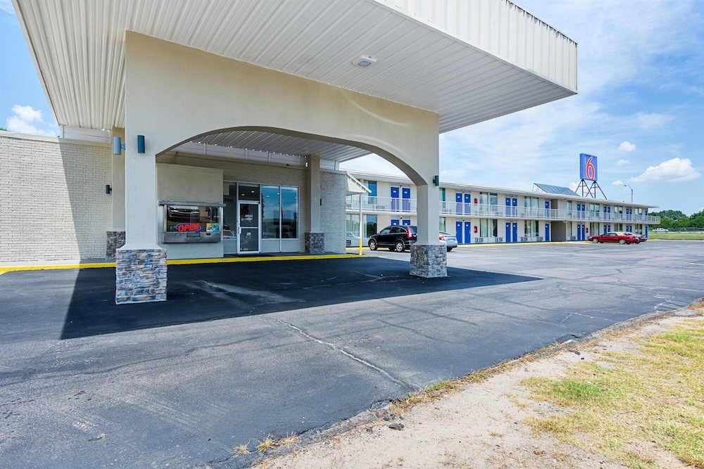 Motel6 Van Buren, AR 37/53