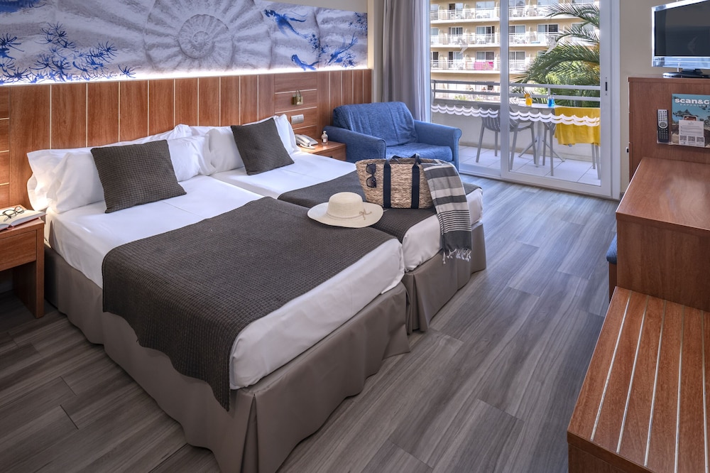 ROOM, DOUBLE OR TWIN BED, POOL VIEW, BALCONY