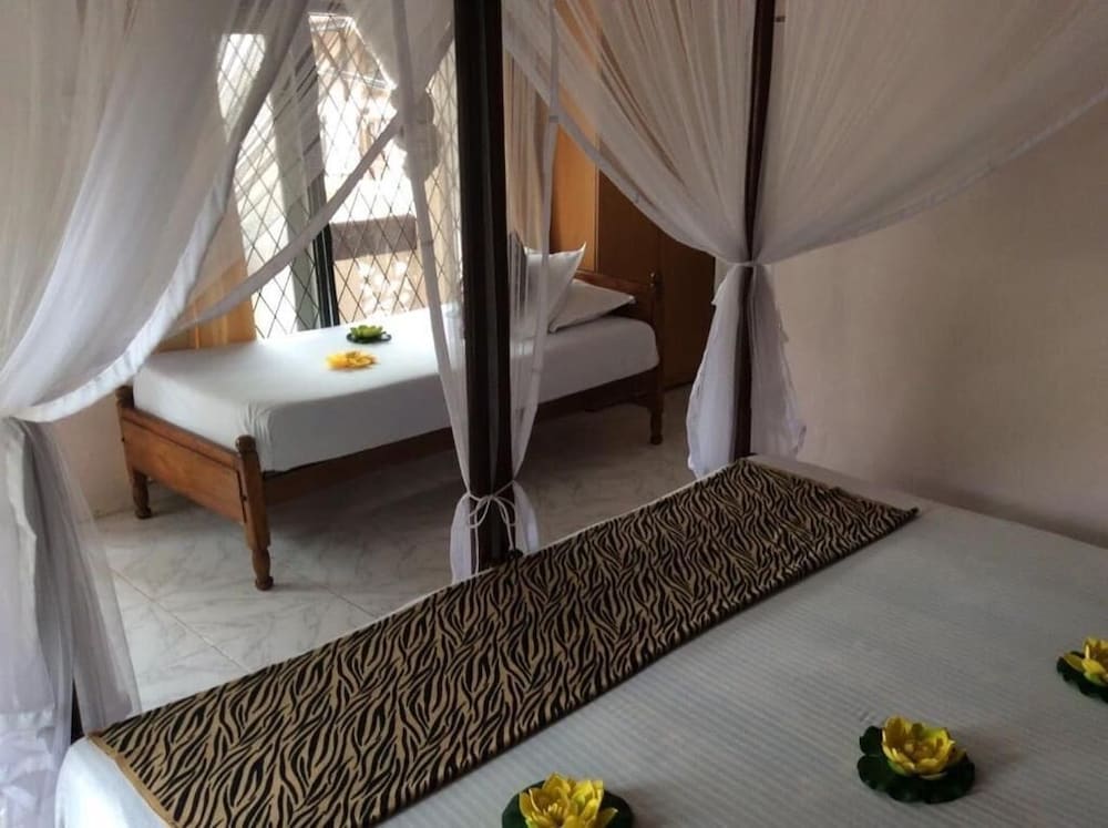 Mrs Wijenayake's Beach Haven Guest House 15/34