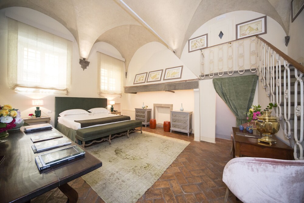 Al Palazzo Del Marchese Di Camugliano 56/76