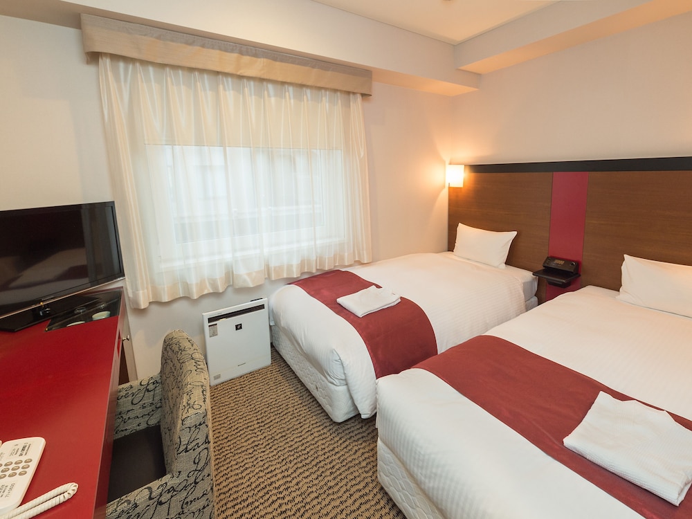 ROOM, TWIN BEDS