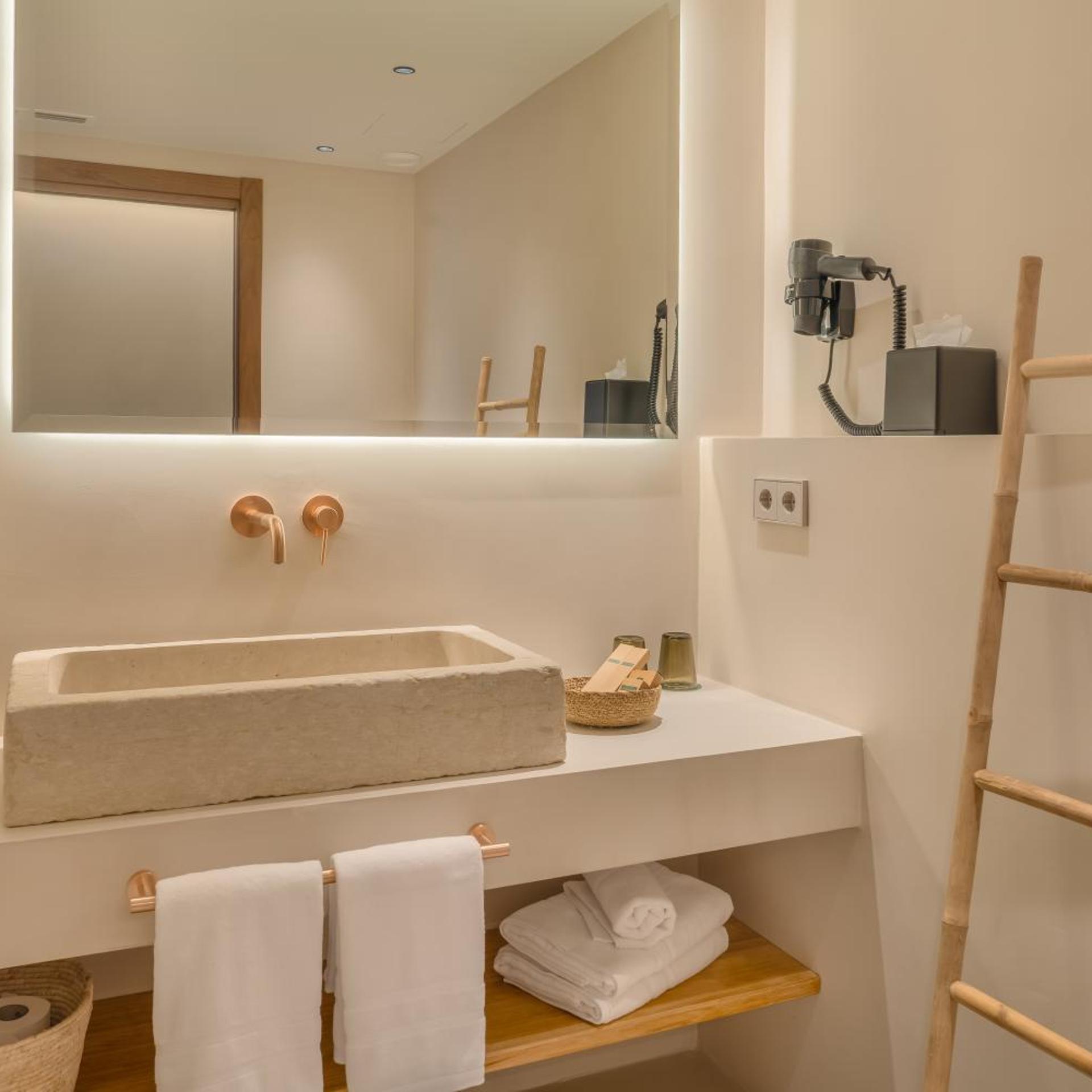 Suites by Miramar 44/50