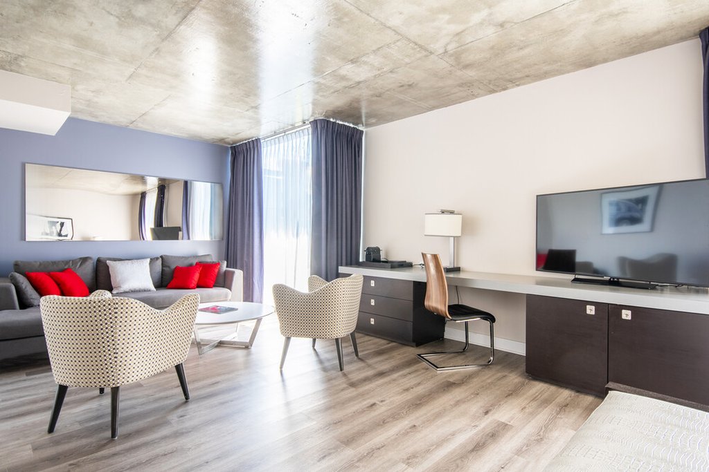 10 Hotel Formerly Opus Hotel 48/78