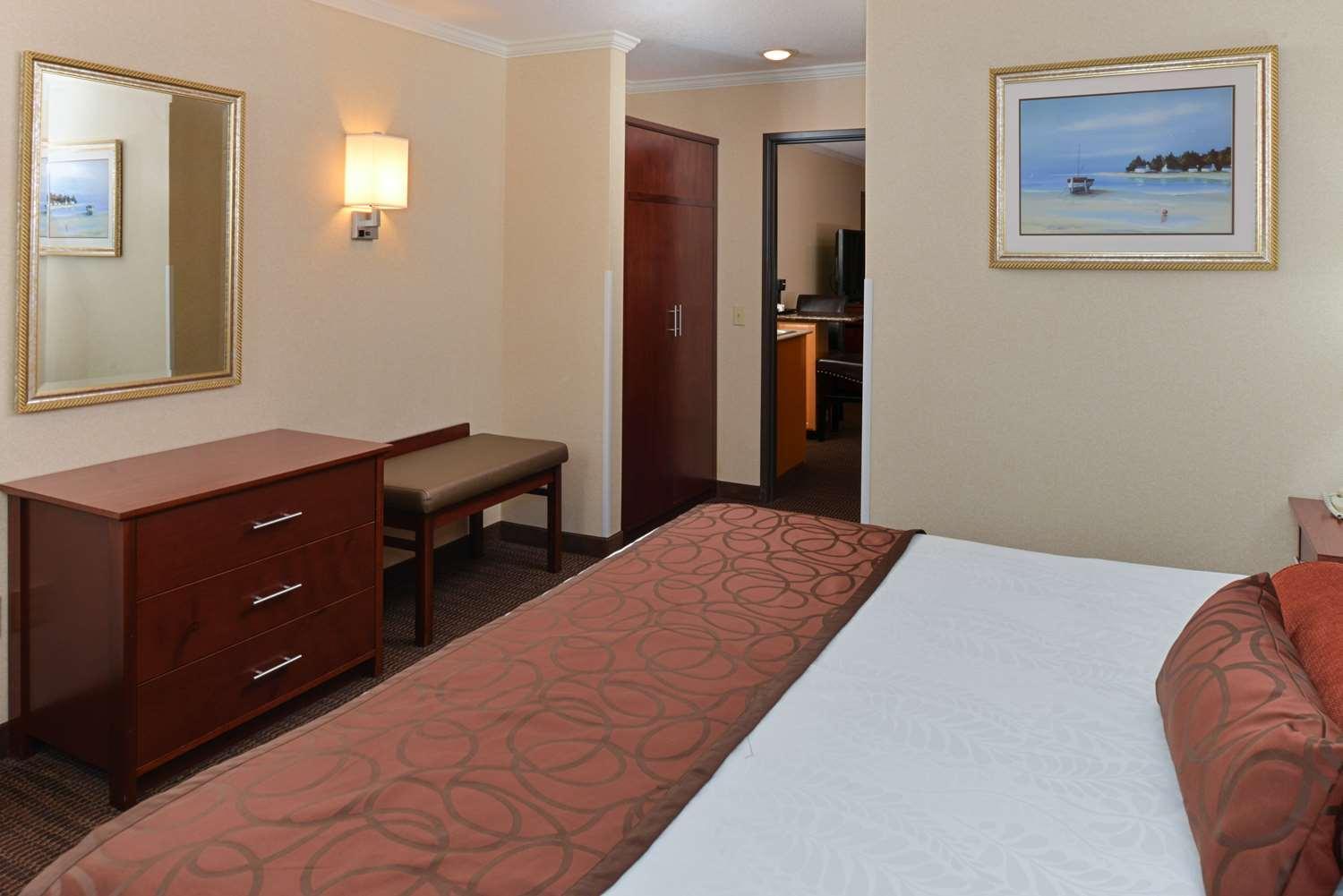 جناح بسرير كينج، Best Western Plus Landmark Inn 3/4