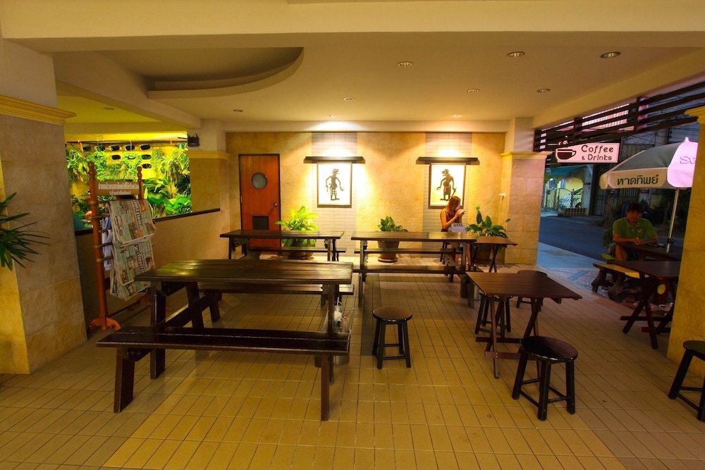 Hi Season Hotel 17/22
