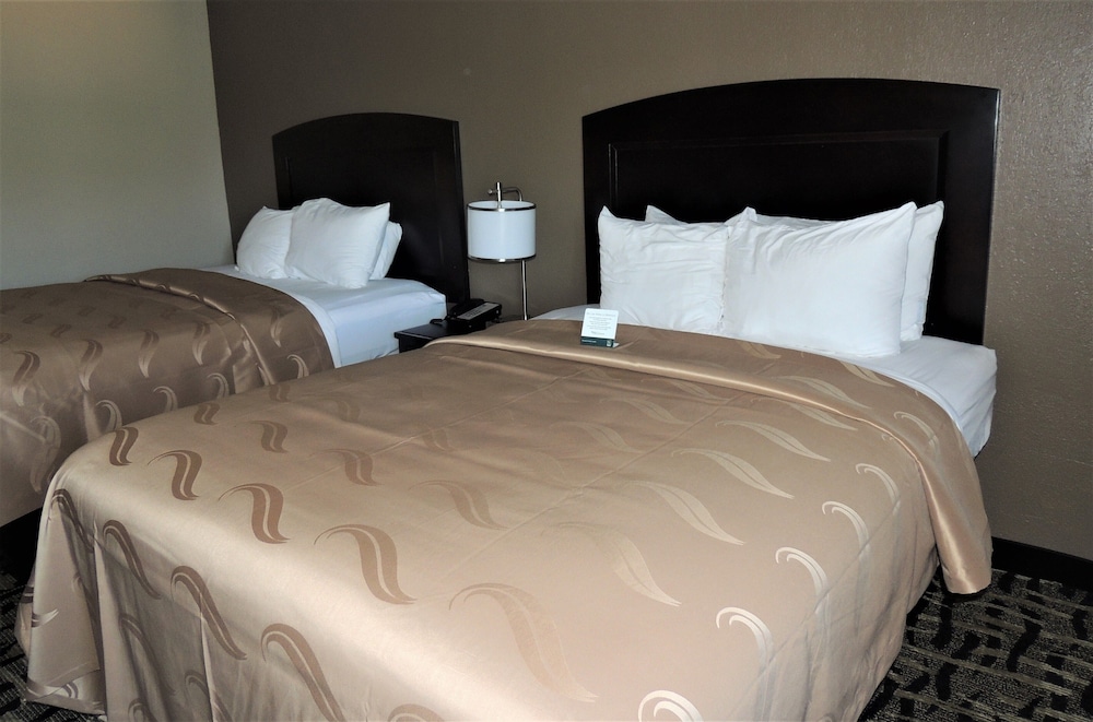Quality Inn Rochester West 17/32