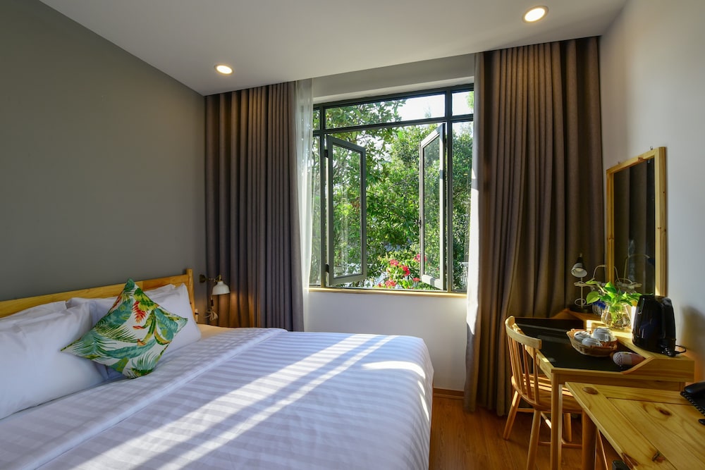 DELUXE, GARDEN VIEW