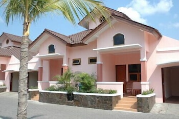 Atrium Resort & Hotel 1/27