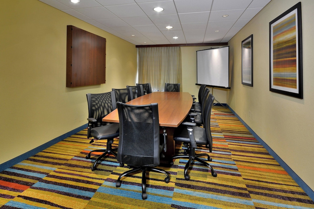 Fairfield Inn And Suites Winston Salem Hanes Mall 64/71