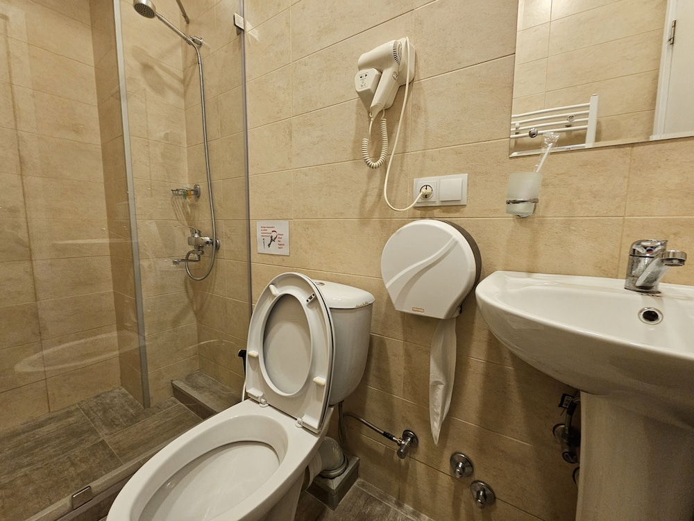 Hotel Iveria 38/50