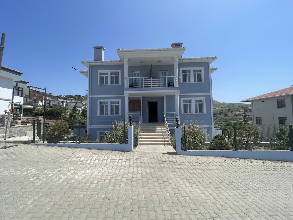 Parli Hotel 29/45