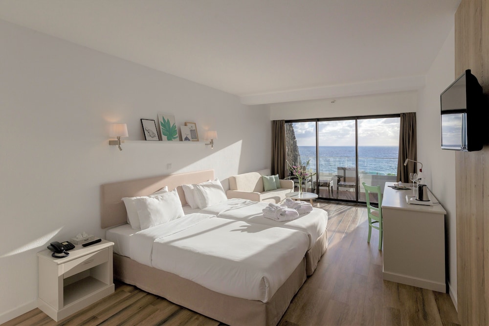 Basic, Double or Twin Bed
