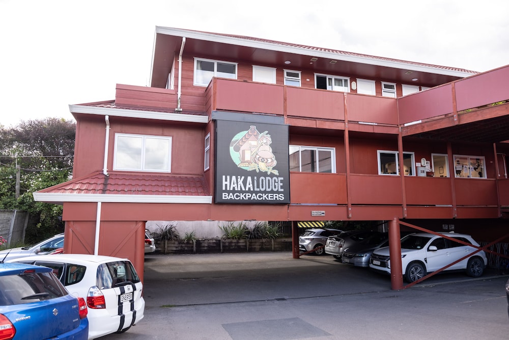 Haka House Taupo 38/50
