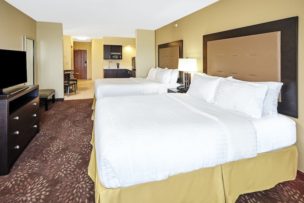 Holiday Inn Express Suites Sandusky 8/42