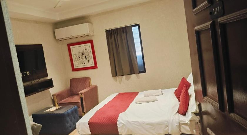 HOTEL ROYAL GARDEN 13/40