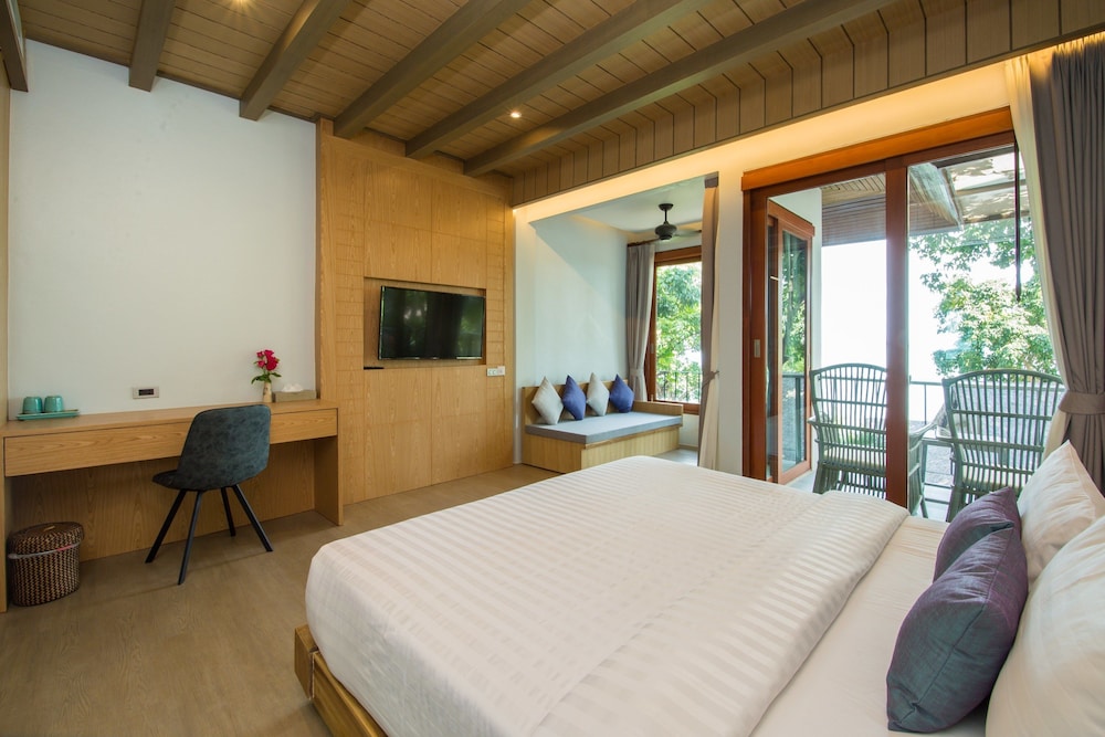 Coral Cliff Beach Resort 20/70