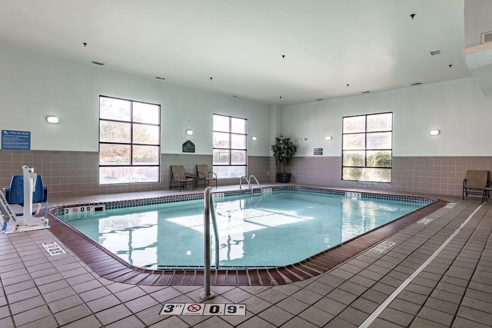 Wingate by Wyndham Vienna Parkersburg 29/48