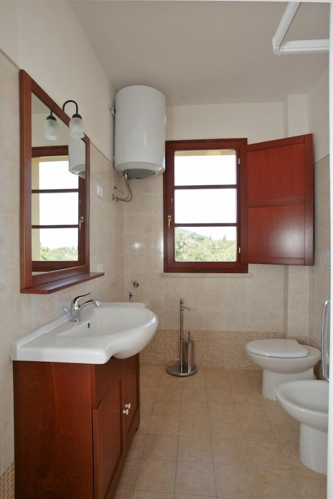 Borgo Etrusco S.P.A. 34/35