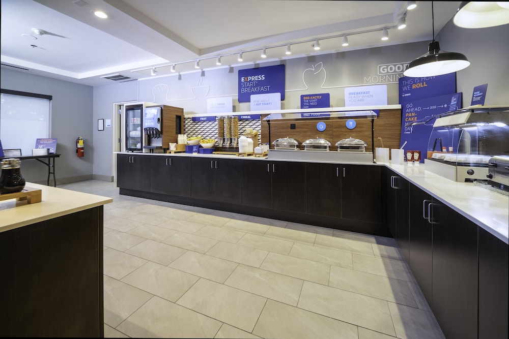 Holiday Inn Express Hotel Suites Atlanta Johns Creek 13/64