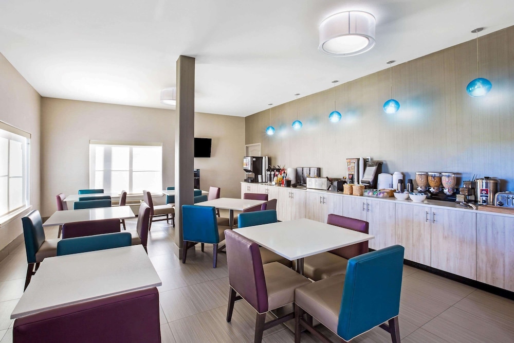 La Quinta Inn & Suites by Wyndham Pharr North McAllen 48/58