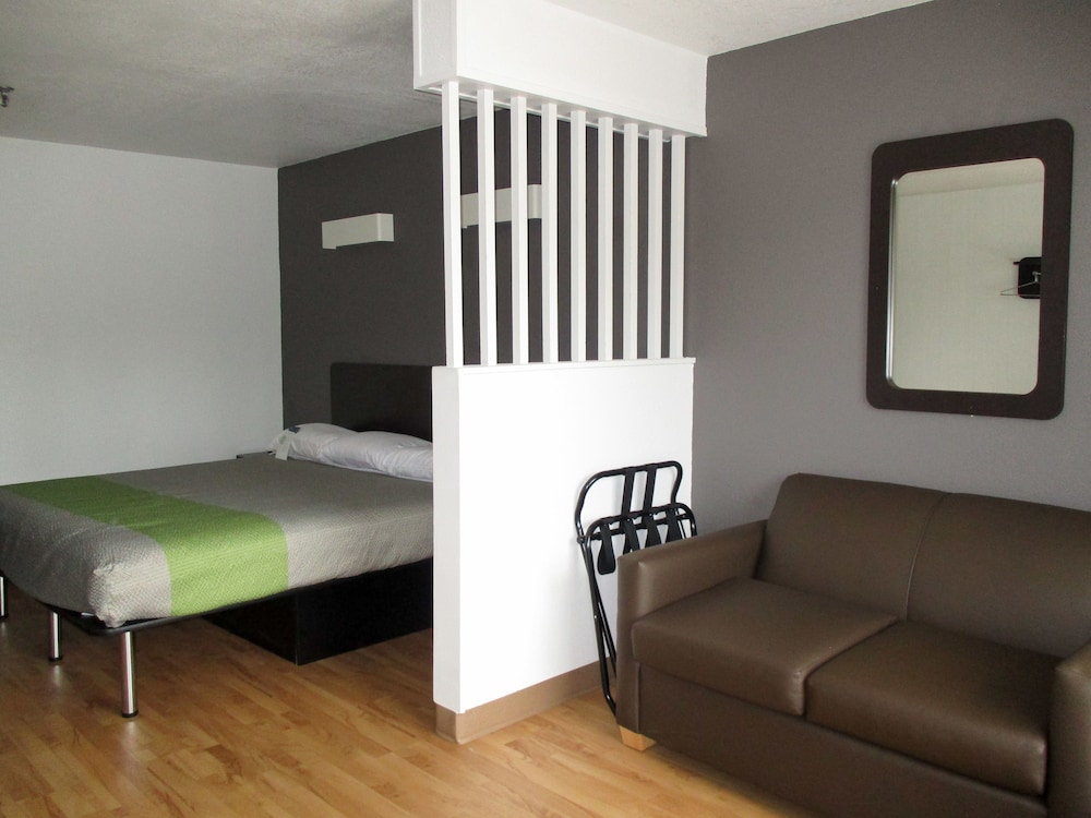 Motel6 Alexandria, LA - South 13/34