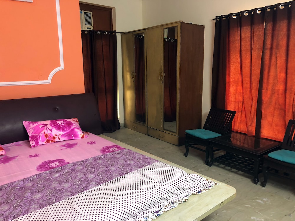 Utsav Bed & Breakfast 5/23