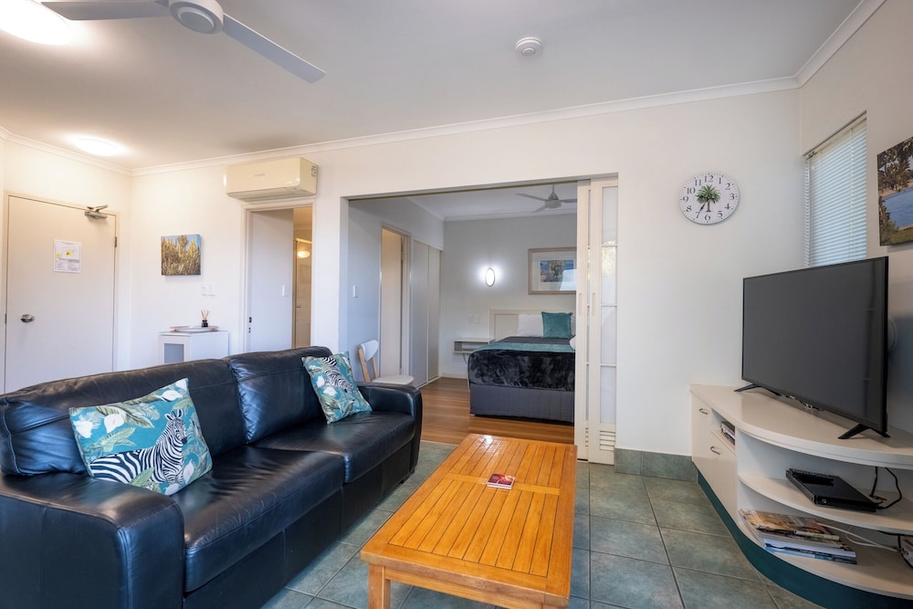 NOOSA RIVER SANDY SHORES 46/65