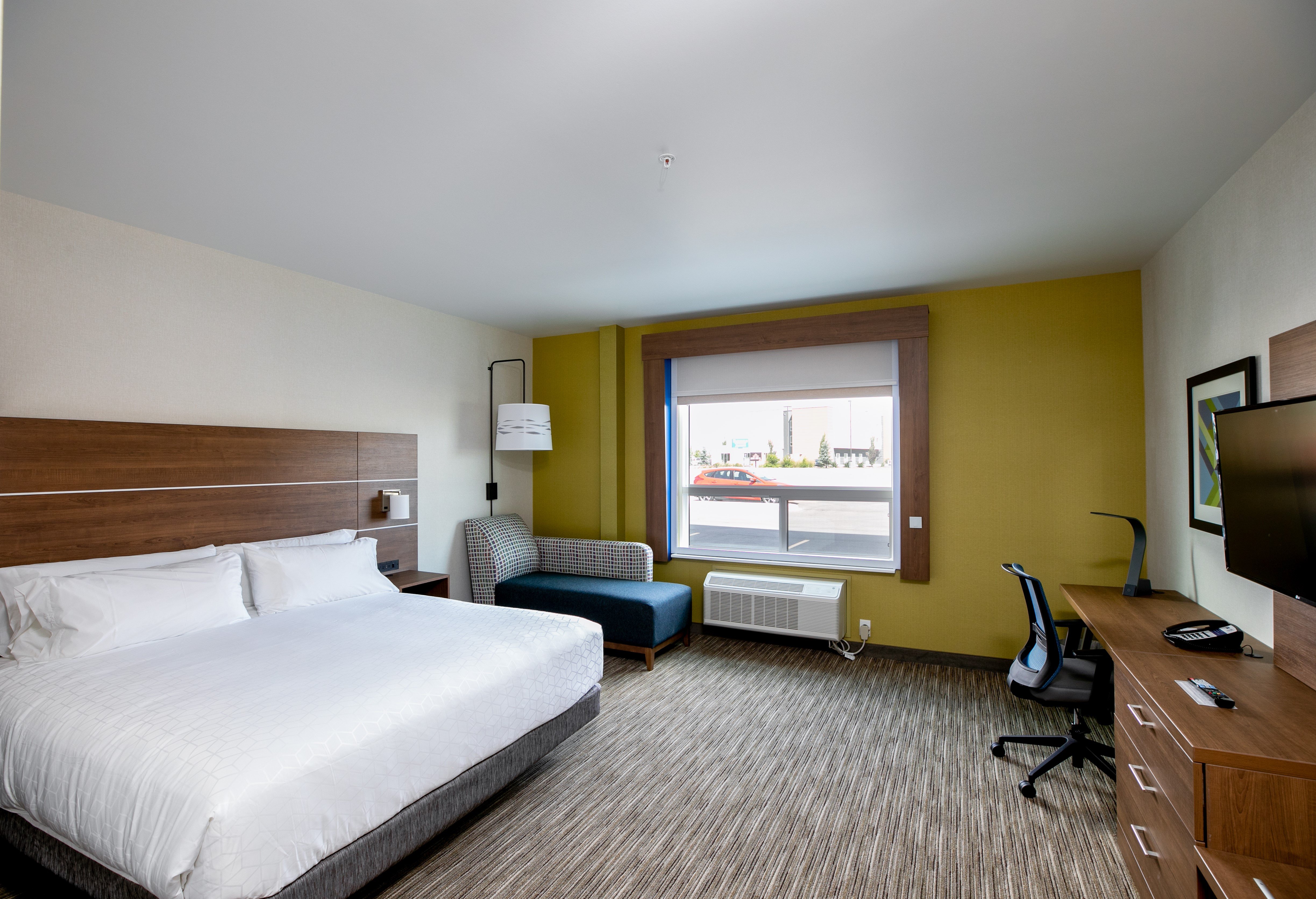 Holiday Inn Express Lethbridge Southeast 16/72