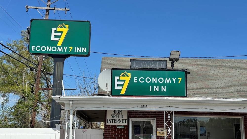 Economy 7 Inn Hampton W Pembroke 12/64
