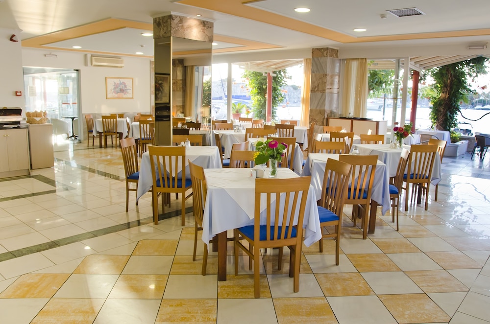Kosta Palace City Hotel 145/157