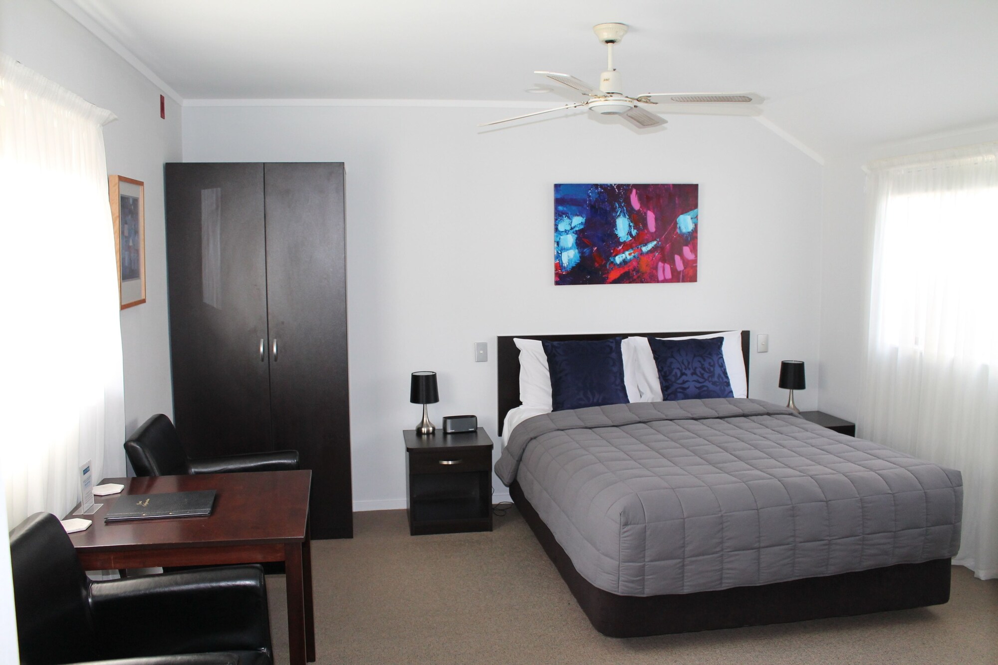 Studio, Queen Bed
