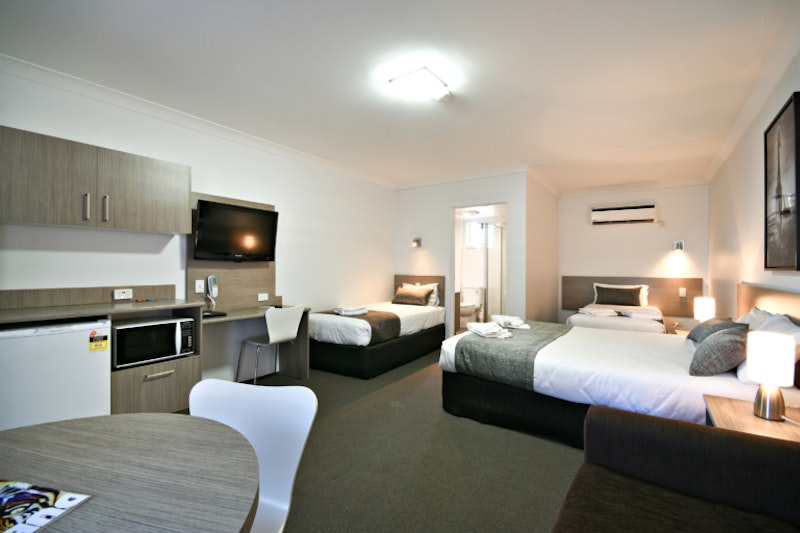 The Aberdeen Motel 1/2