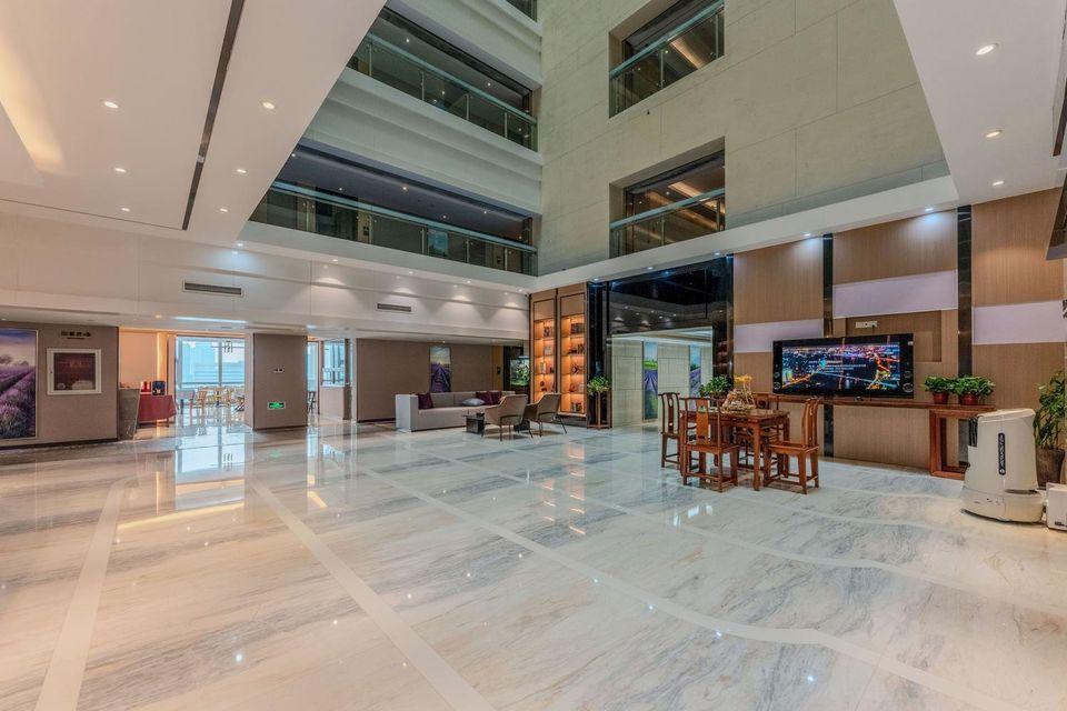 Lavande Hotel (Tianjin Xiangluowan Binhai Railway Station) 9/38