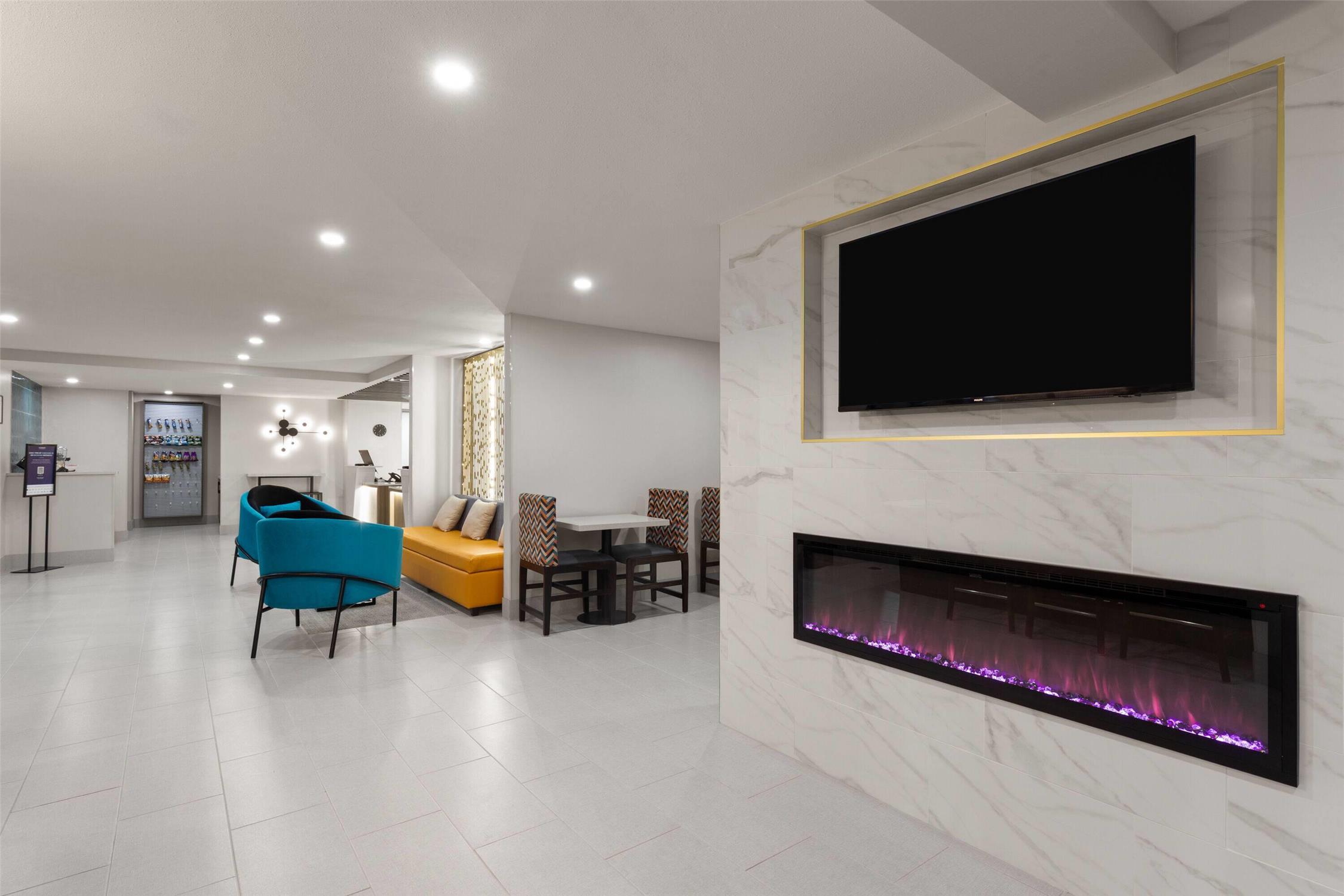 La Quinta Inn & Suites by Wyndham Atlanta Roswell 43/47