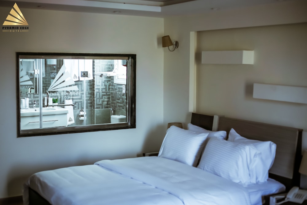 Executive, Suite, Queen Bed, Pyramids View, Jetted Tub