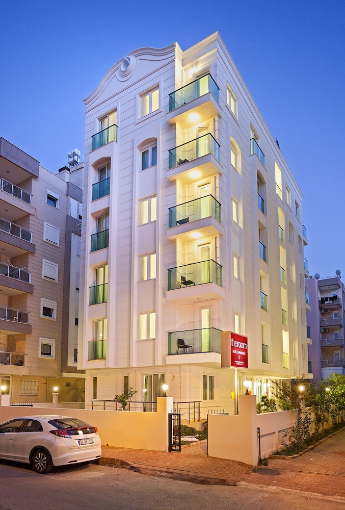 The Room Hotel & Apartments 57/63