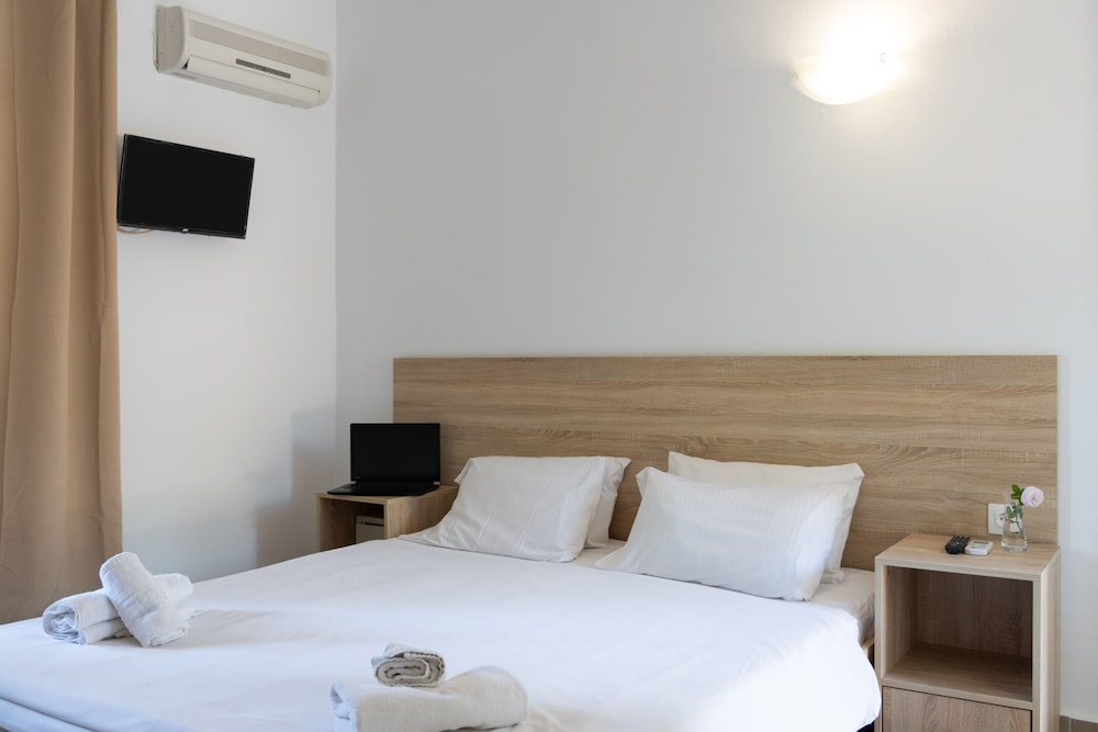 Wilde Rose Hotel 18/59
