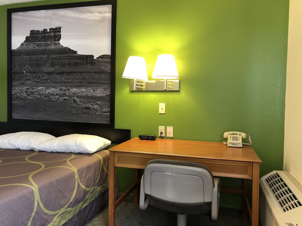 Super 8 by Wyndham Price 10/29