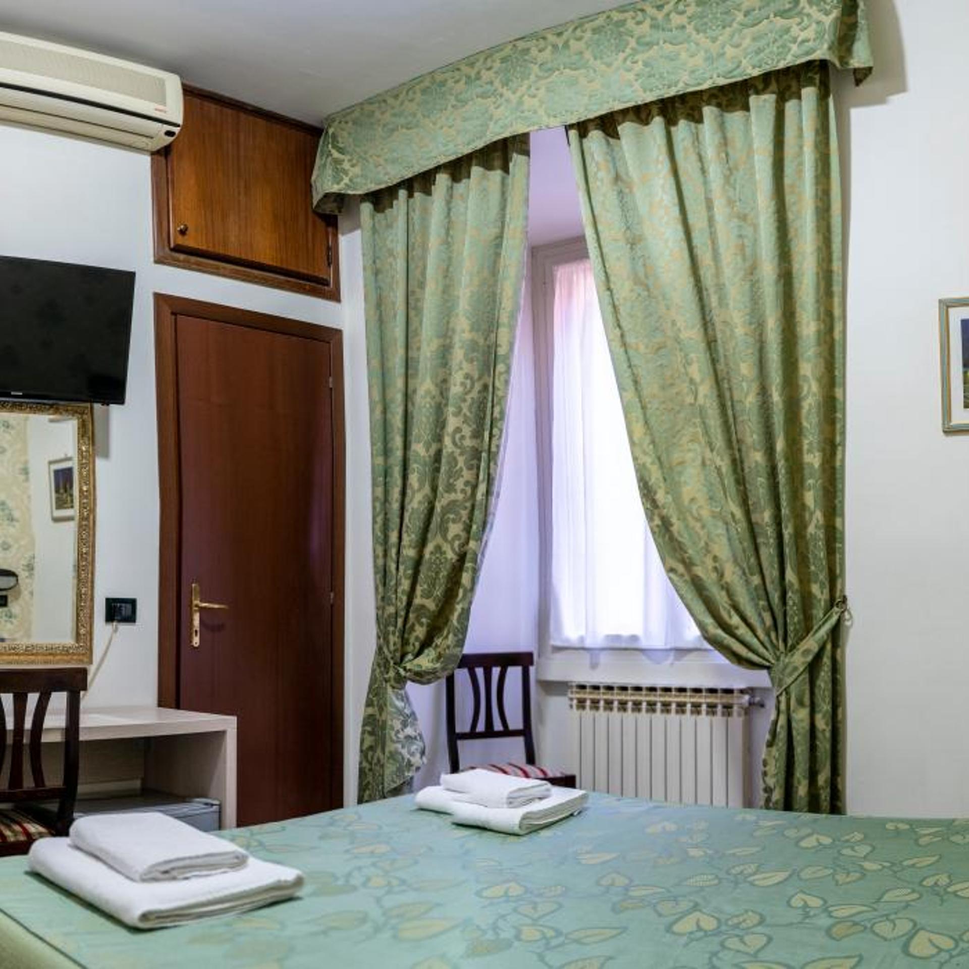 غرفة بسرير مزدوج أو سريرين منفصلين، Hotel Ferrarese Roma 3/10