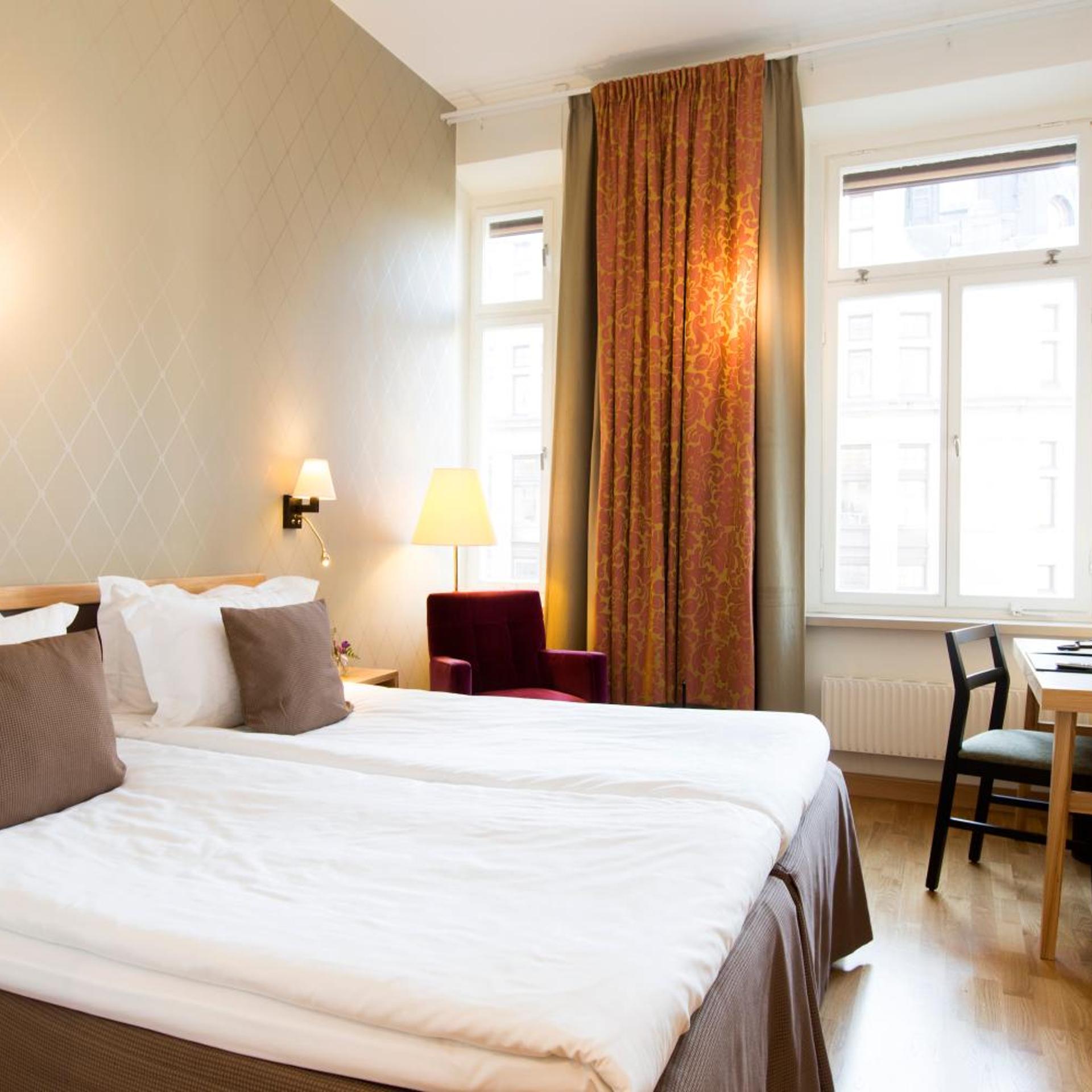 Room, Double or Twin Bed