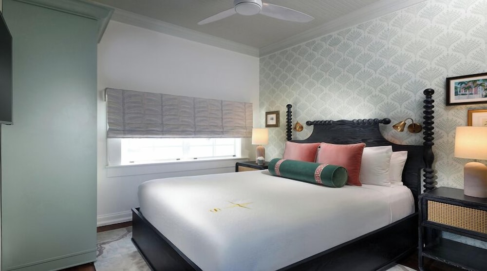 AVALON, KING BED, ADULT ONLY